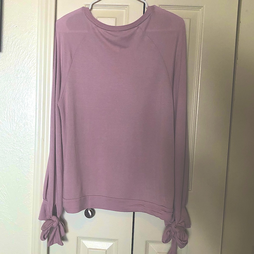 Tresics tie sleeve pink long sleeve shirt. Size L.